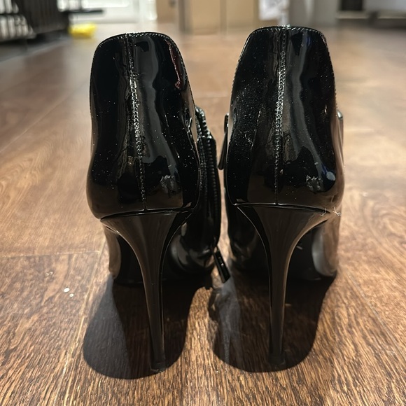 Black high heels - Picture 3 of 5